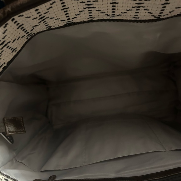 Thirty One - Picture 3 of 4